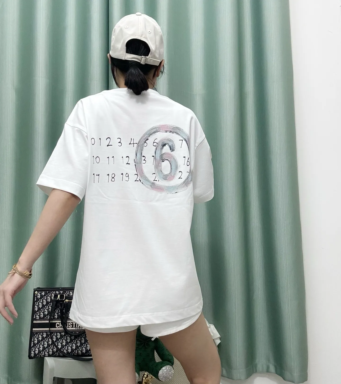 White ， Same Style